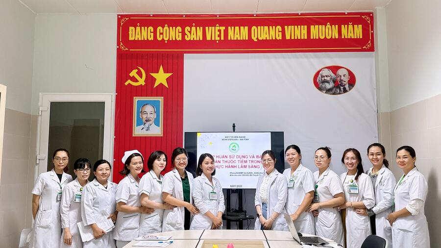 BỆNH VIỆN SẢN-NHI TỈNH KIÊN GIANG TỔ CHỨC TẬP HUẤN VỀ SỬ DỤNG THUỐC TIÊM AN TOÀN, HỢP LÝ
