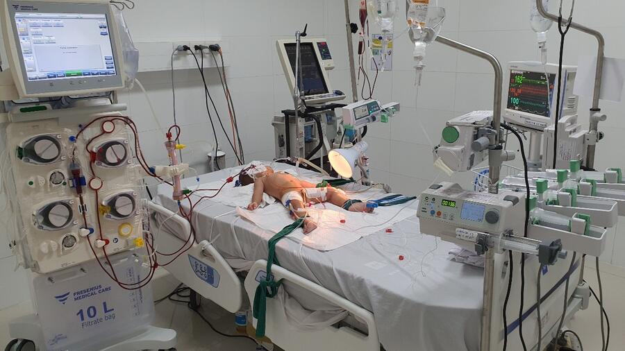 CỨU SỐNG THÀNH CÔNG CA TAY CHÂN MIỆNG ĐỘ 4  TRIỂN KHAI KỸ THUẬT LỌC MÁU LIÊN TỤC ĐẦU TIÊN TẠI  BỆNH VIỆN SẢN NHI KIÊN GIANG