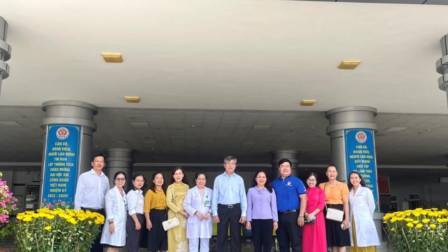 PHÓ CHỦ TỊCH UBND TỈNH KIÊN GIANG THĂM, TẶNG QUÀ CHO CÁC BỆNH NHI TRONG DỊP TẾT NGUYÊN ĐÁN GIÁP THÌN  NĂM 2024