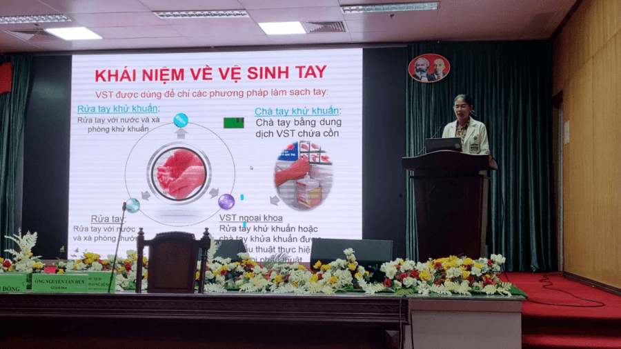 Tập huấn Kiểm soát nhiễm khuẩn  Đảm bảo an toàn người bệnh và nâng cao chất lượng bệnh viện