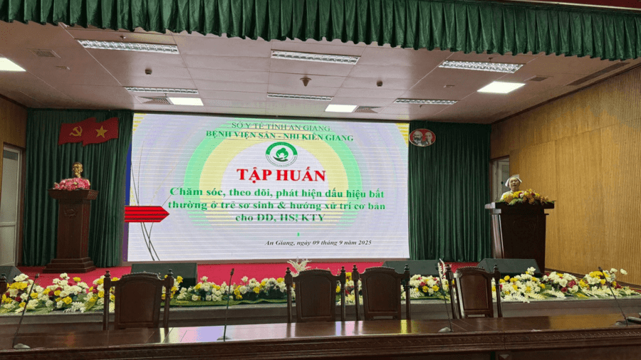 PHÒNG ĐIỀU DƯỠNG PHỐI HỢP KHOA NHI SƠ SINH - BỆNH VIỆN SẢN - NHI KIÊN GIANG TỔ CHỨC TẬP HUẤN CHO ĐIỀU DƯỠNG, HỘ SINH, KTY VỚI CHỦ ĐỀ “Chăm sóc, theo dõi, phát hiện dấu hiệu bất thường ở trẻ sơ sinh và hướng xử trí cơ bản”