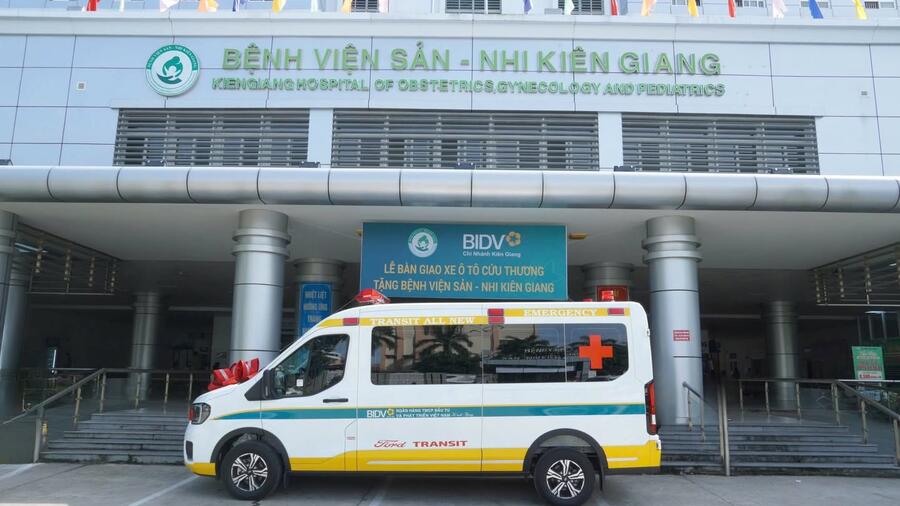 BIDV KIÊN GIANG TRAO TẶNG XE CỨU THƯƠNG CHO BỆNH VIỆN SẢN – NHI KIÊN GIANG