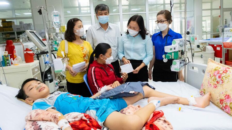 THĂM VÀ TẶNG QUÀ CHO BỆNH NHÂN NHI   HOÀN CẢNH KHÓ KHĂN NHÂN DỊP XUÂN NHÂM DẦN 2022